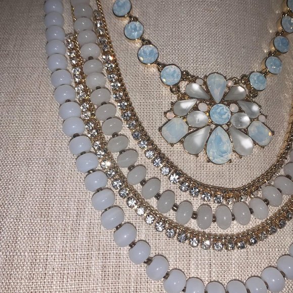 CONVERTIBLE WHITE BEACH & RHINESTONE MULTI-ROW NECKLACE - Picture 3 of 12